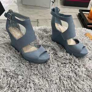 New never worn bar III blue wedge